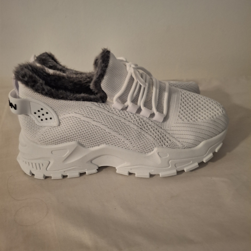 Women's White Knit Sneakers with Faux Fur Lining size 7.5